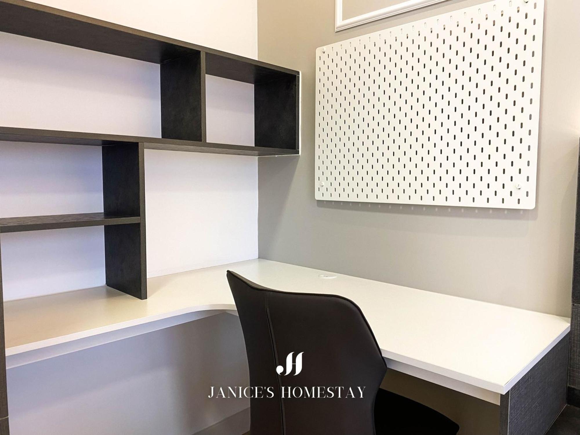 Continew By Janice's